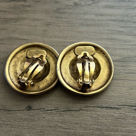 Vintage Doncaster Gold Floral Clip On Earrings! - Picture 3 of 4